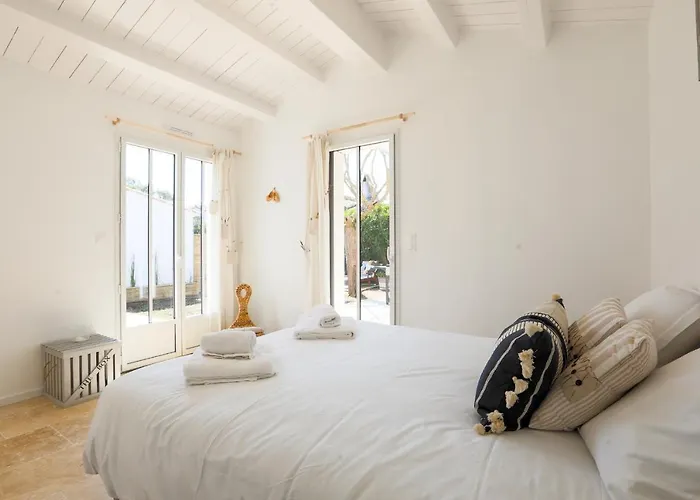 Belle Maison Pour 4 A Deux Pas De La De La Cible Hébergement de vacances Saint-Martin-de-Ré